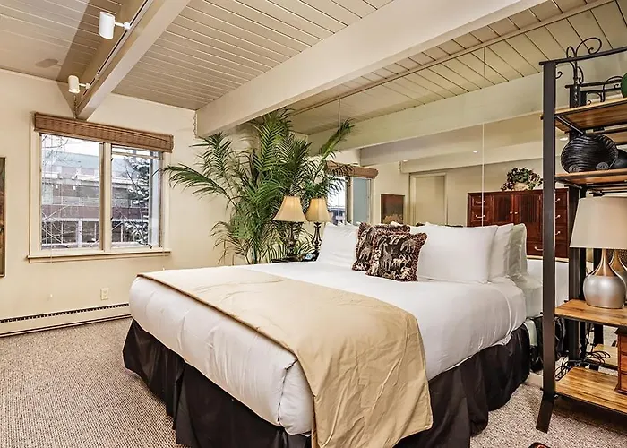 Chateau Dumont Unit 11, Contemporary Condo With A Great Downtown Location