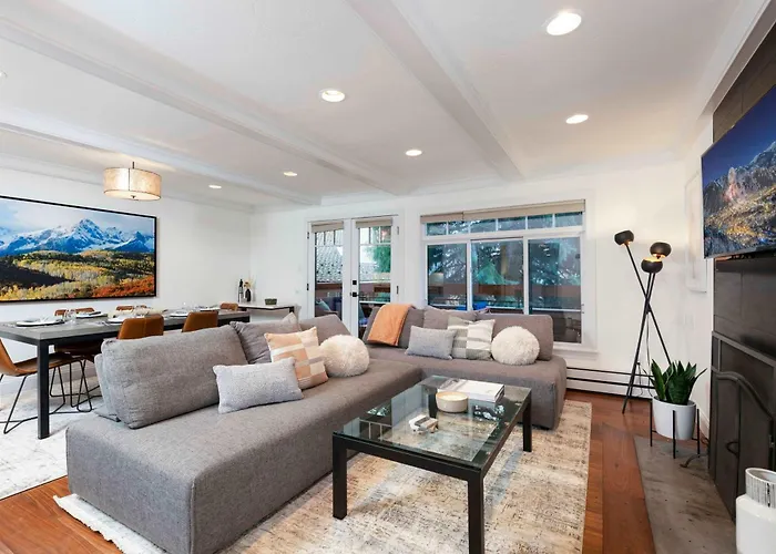 Updated 3Br, 3Ba With Pool - Steps To Town