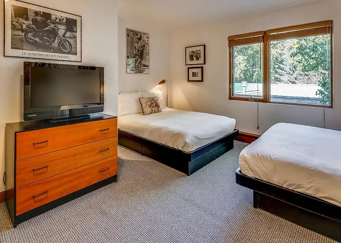Spacious Top Floor Condo Aspen