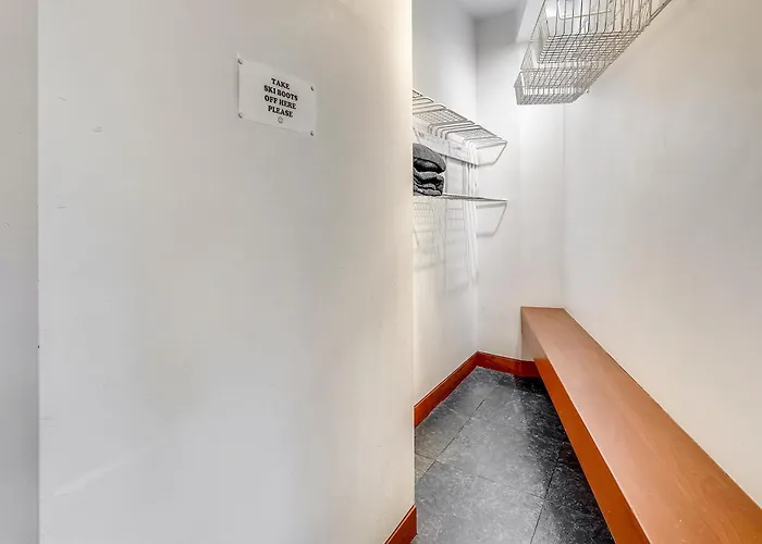 Spacious Top Floor Condo Aspen